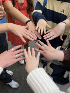 Picture of claddagh rings